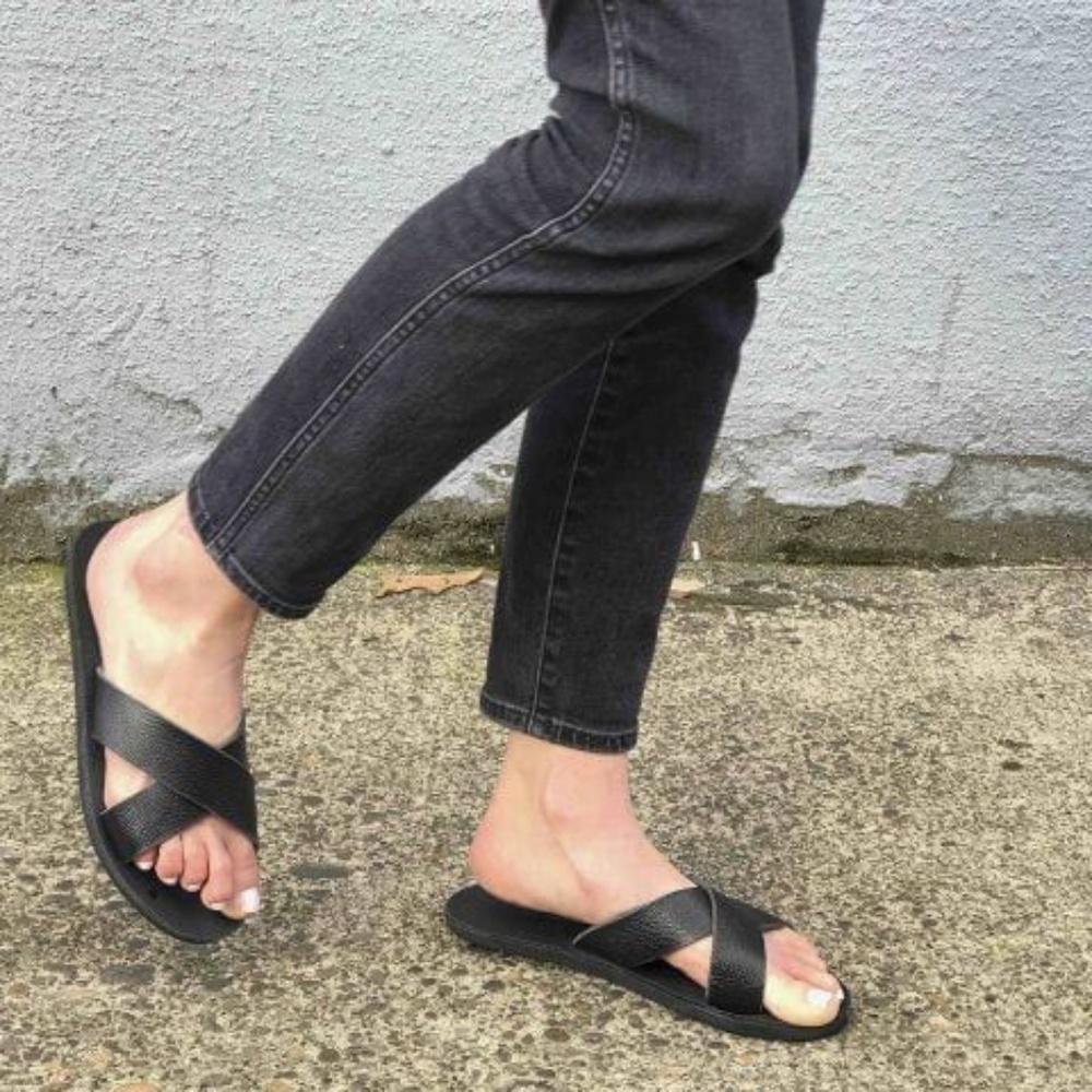 Sseko Crossover Slides in black leather